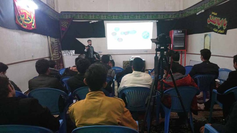 با حضور جوانان محله نیار;